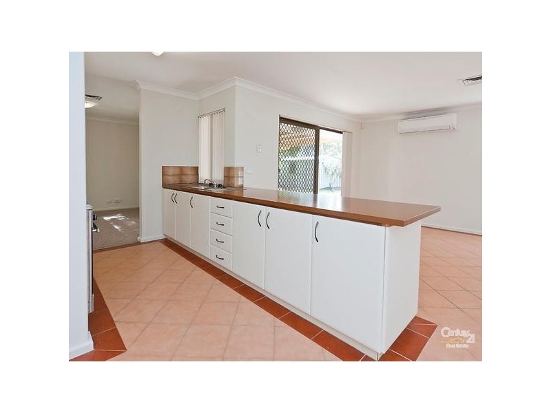 6 Ningaloo Way, Thornlie WA 6108