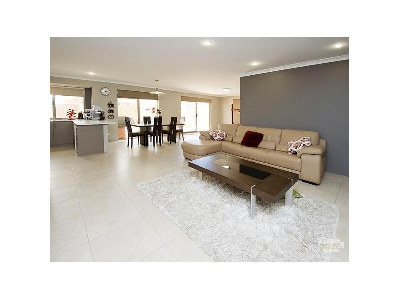 10 Manchester Way, Canning Vale WA 6155