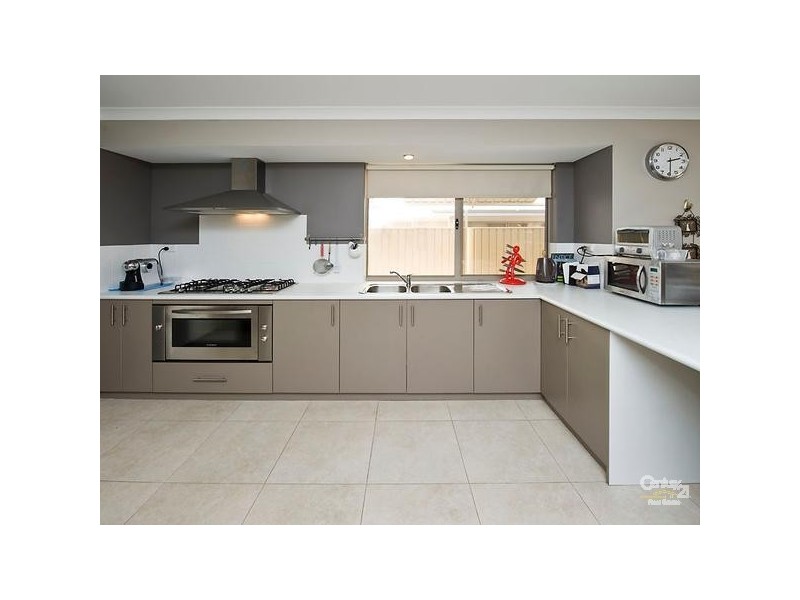 10 Manchester Way, Canning Vale WA 6155