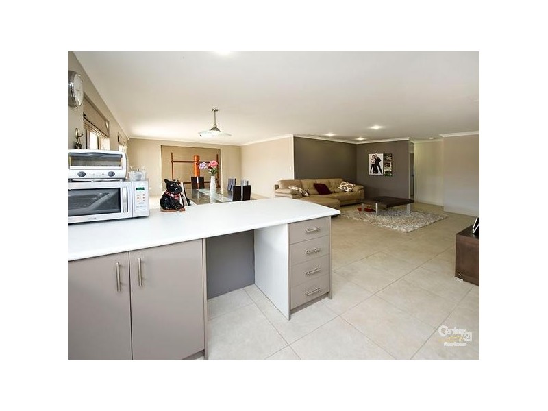 10 Manchester Way, Canning Vale WA 6155