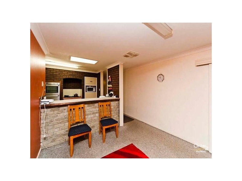 11 Parkside Drive, Thornlie WA 6108
