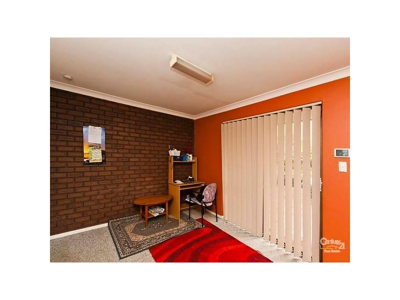 11 Parkside Drive, Thornlie WA 6108