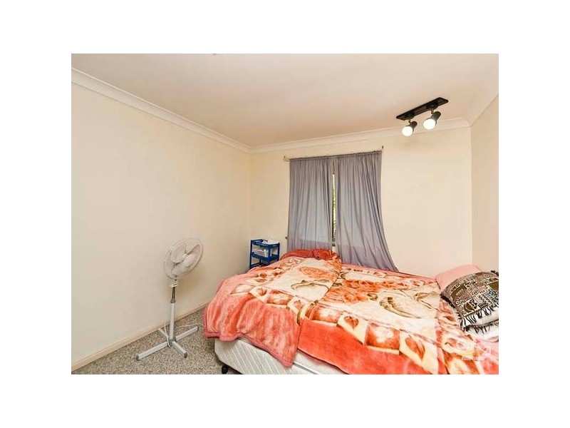 11 Parkside Drive, Thornlie WA 6108
