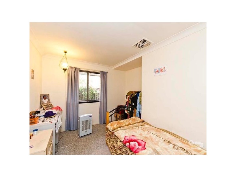 11 Parkside Drive, Thornlie WA 6108