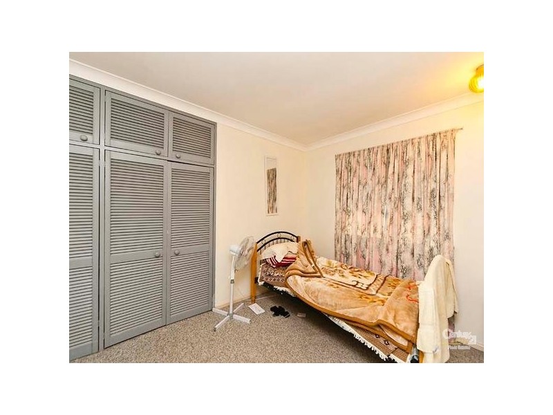11 Parkside Drive, Thornlie WA 6108