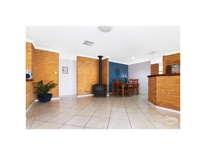 6 Sundew Place, Thornlie WA 6108