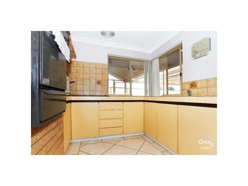 6 Sundew Place, Thornlie WA 6108