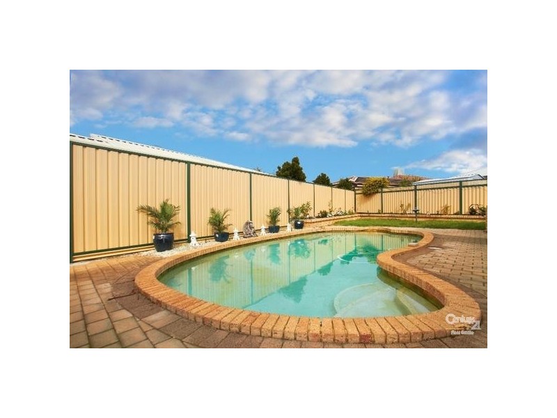 6 Sundew Place, Thornlie WA 6108