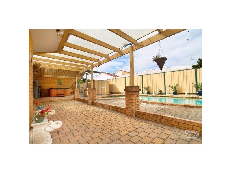 6 Sundew Place, Thornlie WA 6108