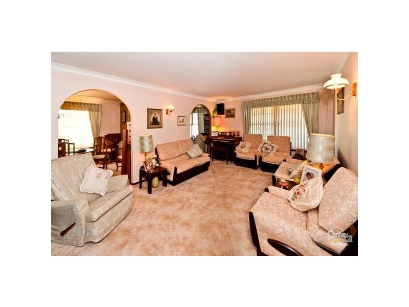 35 Meloway Drive, Maida Vale WA 6057