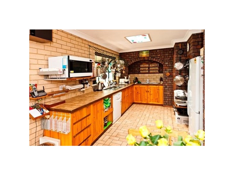 35 Meloway Drive, Maida Vale WA 6057