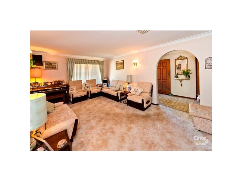 35 Meloway Drive, Maida Vale WA 6057