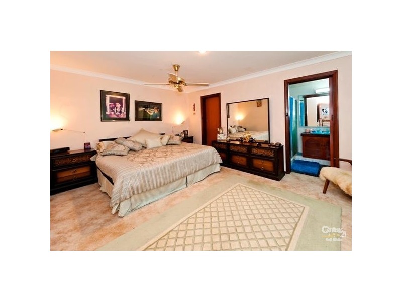 35 Meloway Drive, Maida Vale WA 6057