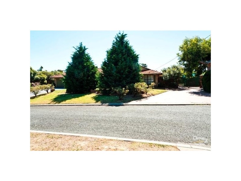35 Meloway Drive, Maida Vale WA 6057