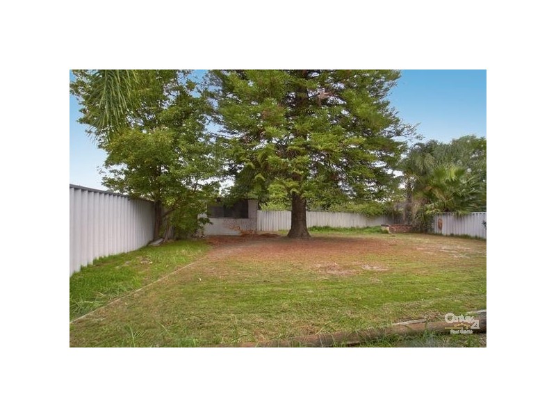 21 Kenmare Ave, Thornlie WA 6108