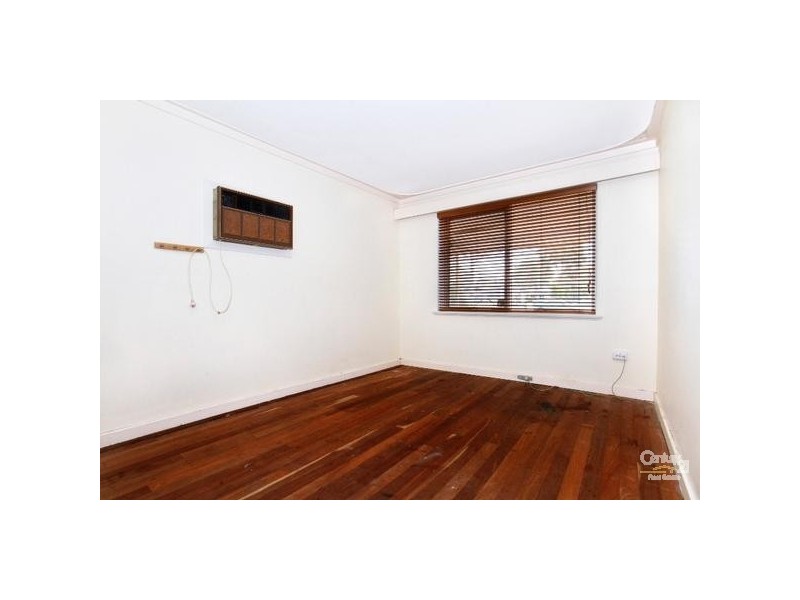 21 Kenmare Ave, Thornlie WA 6108