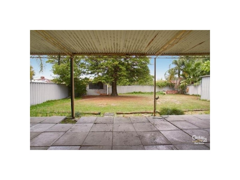 21 Kenmare Ave, Thornlie WA 6108