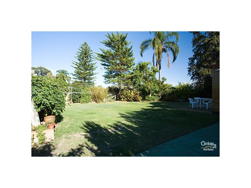 27 Hughenden Drive, Thornlie WA 6108