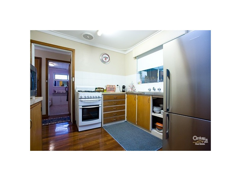 27 Hughenden Drive, Thornlie WA 6108