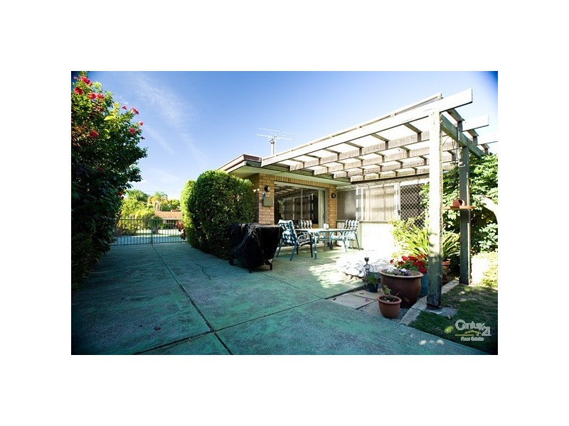 27 Hughenden Drive, Thornlie WA 6108