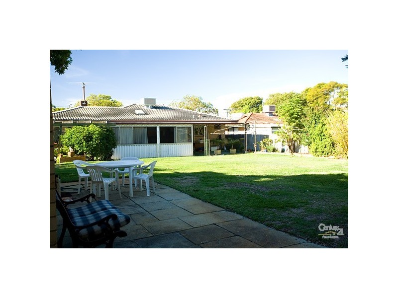 27 Hughenden Drive, Thornlie WA 6108