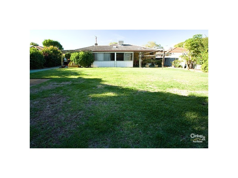 27 Hughenden Drive, Thornlie WA 6108