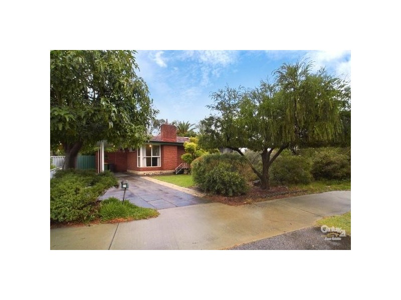 27 Tullamore Avenue, Thornlie WA 6108