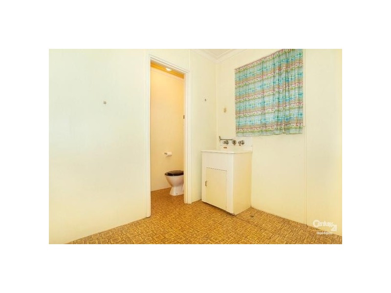 27 Tullamore Avenue, Thornlie WA 6108