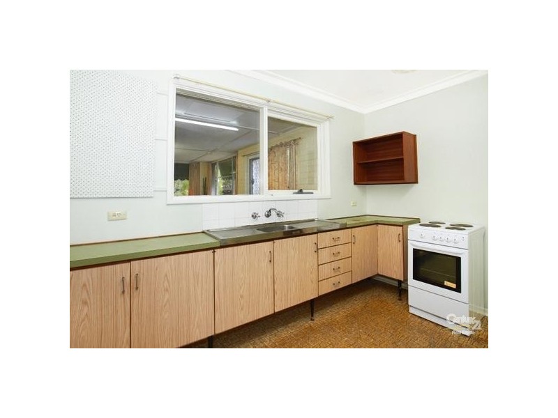 27 Tullamore Avenue, Thornlie WA 6108