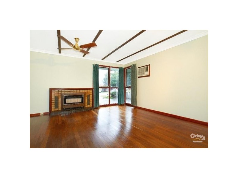 27 Tullamore Avenue, Thornlie WA 6108