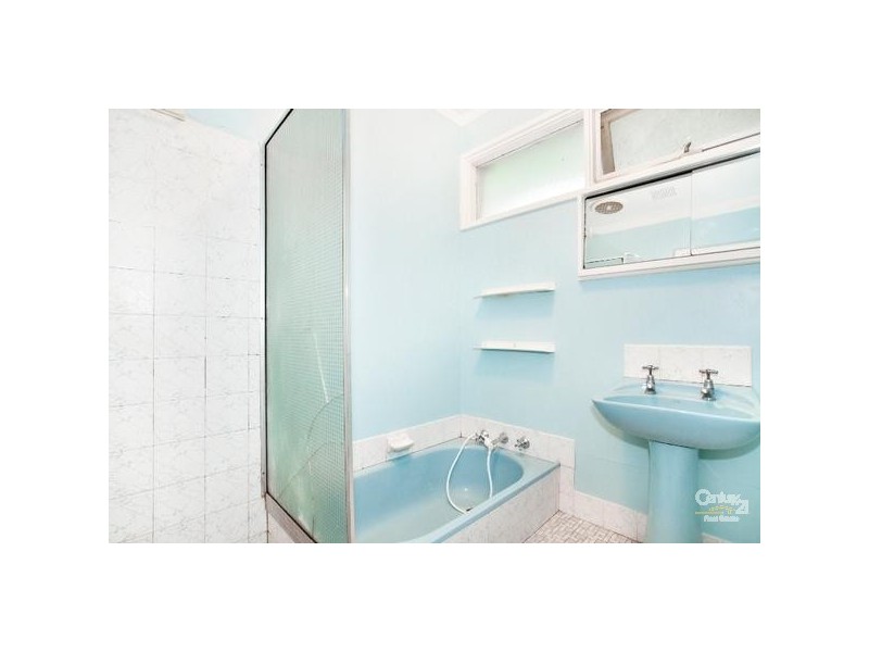 27 Tullamore Avenue, Thornlie WA 6108