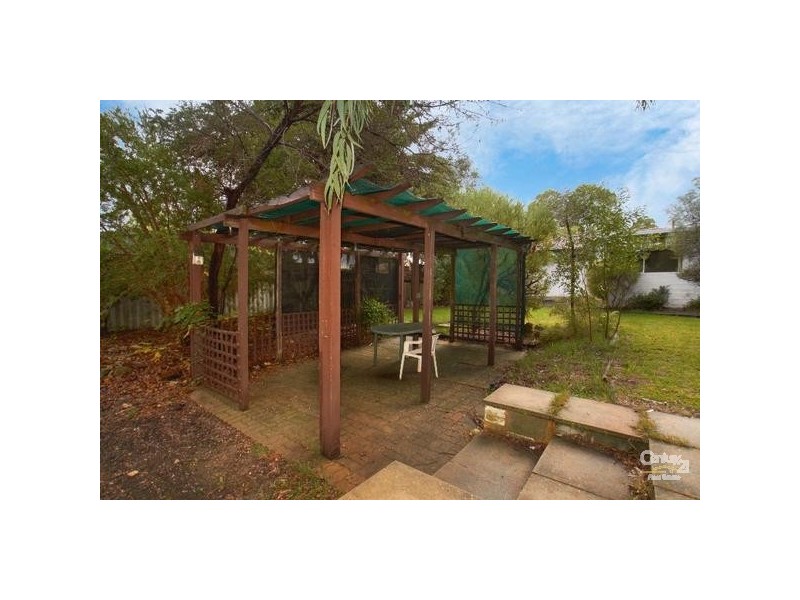 27 Tullamore Avenue, Thornlie WA 6108