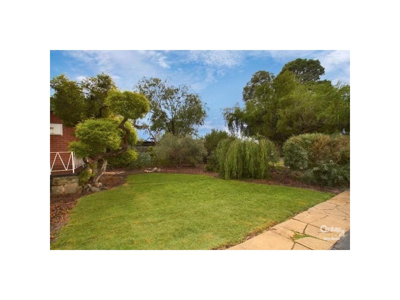 27 Tullamore Avenue, Thornlie WA 6108