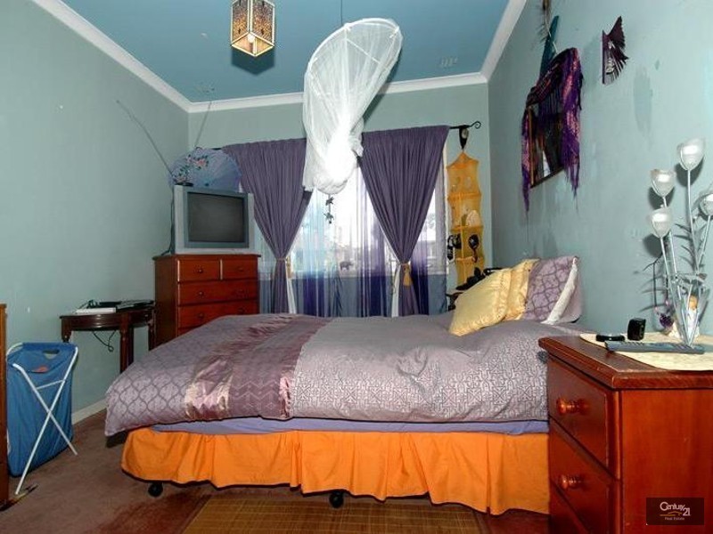 21 Hartfield Street, Queens Park WA 6107