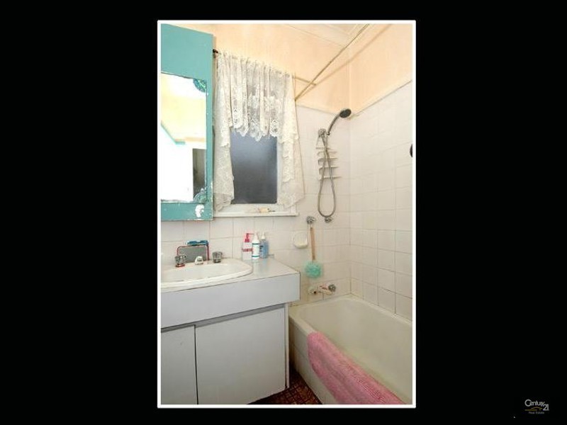 21 Hartfield Street, Queens Park WA 6107