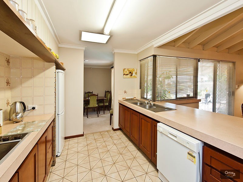 14 Manildra Drive, Dudley Park WA 6210