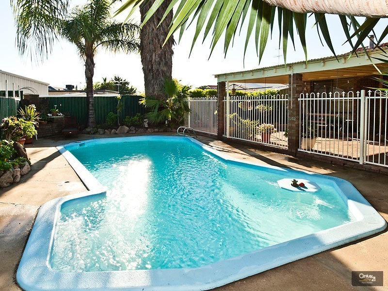 14 Manildra Drive, Dudley Park WA 6210