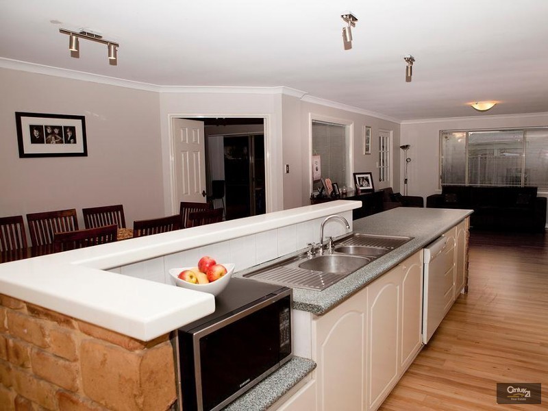 16 Casuarina Court, Canning Vale WA 6155