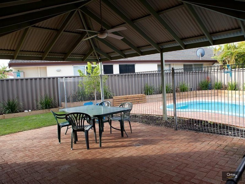 16 Casuarina Court, Canning Vale WA 6155