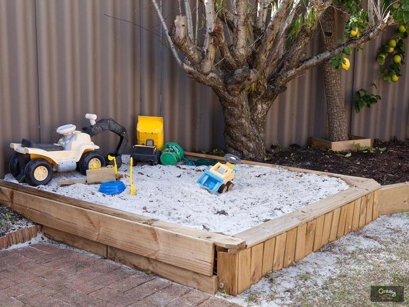 16 Casuarina Court, Canning Vale WA 6155