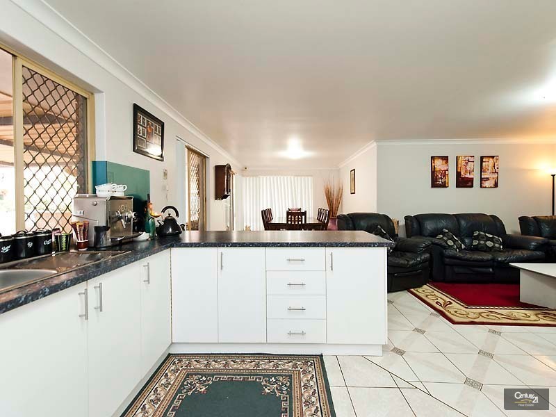 30 Discovery Drive, Thornlie WA 6108