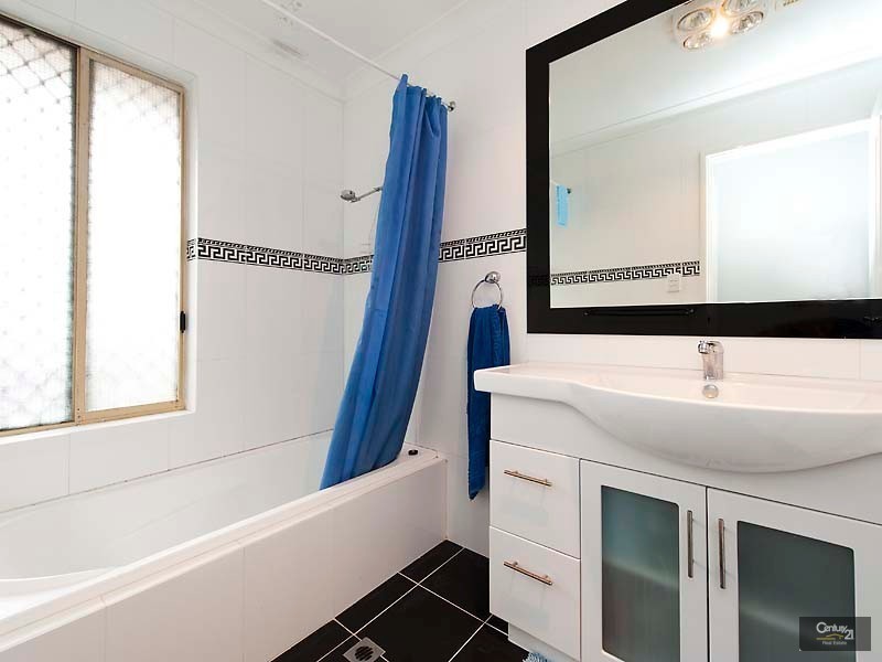 30 Discovery Drive, Thornlie WA 6108