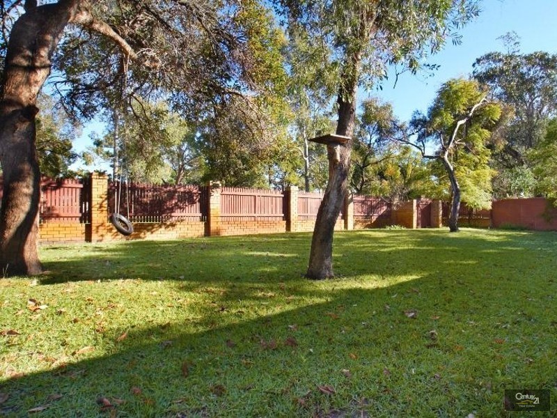 61 Regency Drive, Thornlie WA 6108