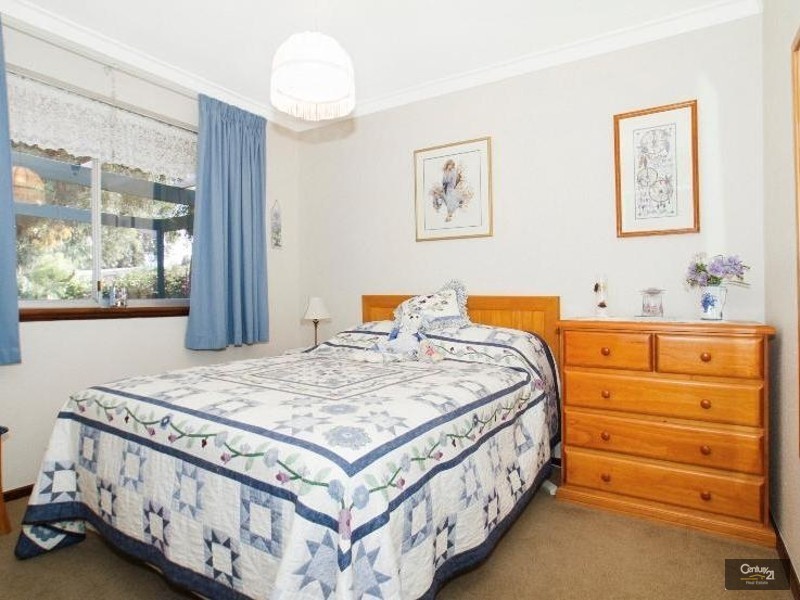 4 Kingsley Terrace, Kelmscott WA 6111