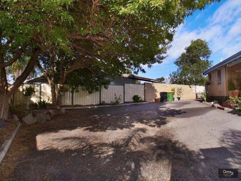 1 Banksia Circle, Thornlie WA 6108