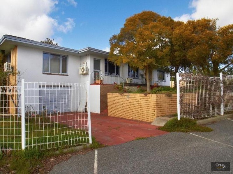 1 Banksia Circle, Thornlie WA 6108