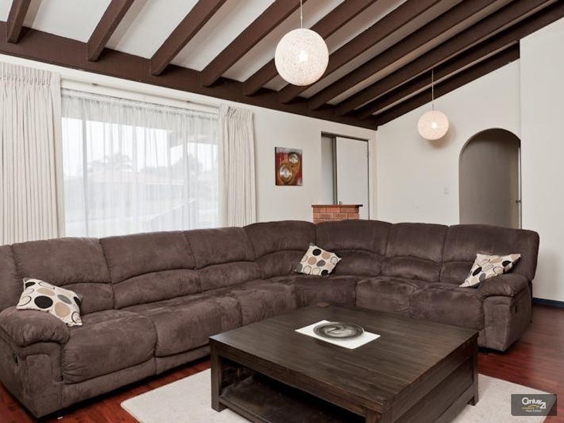 9 Hawkesbury Drive, Willetton WA 6155