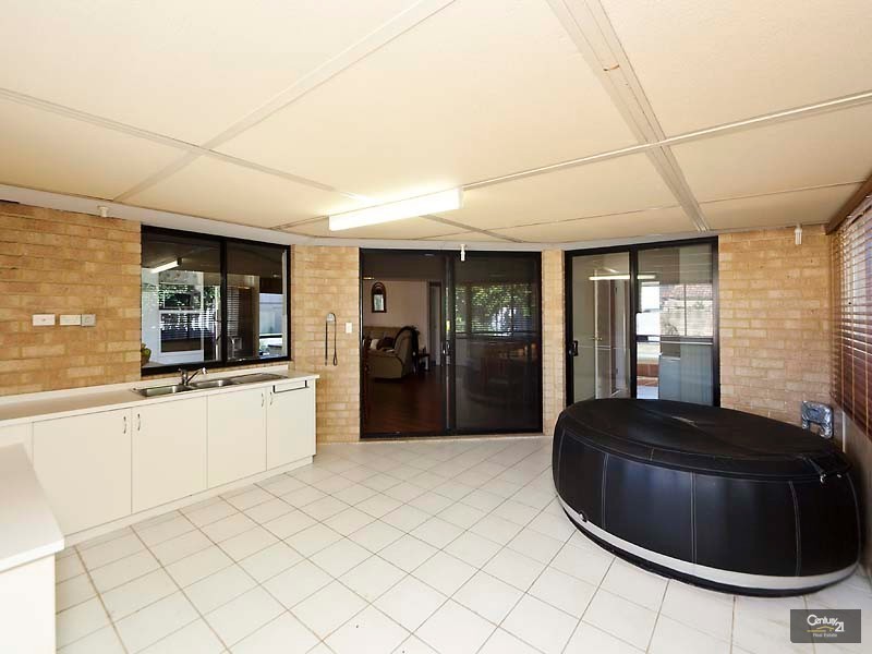 1 Blackbutt Way, Canning Vale WA 6155