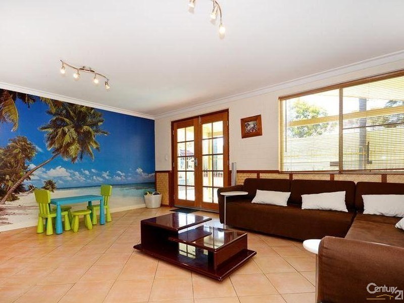 2 Pendine Street, Karrinyup WA 6018