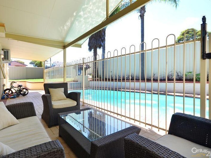 2 Pendine Street, Karrinyup WA 6018